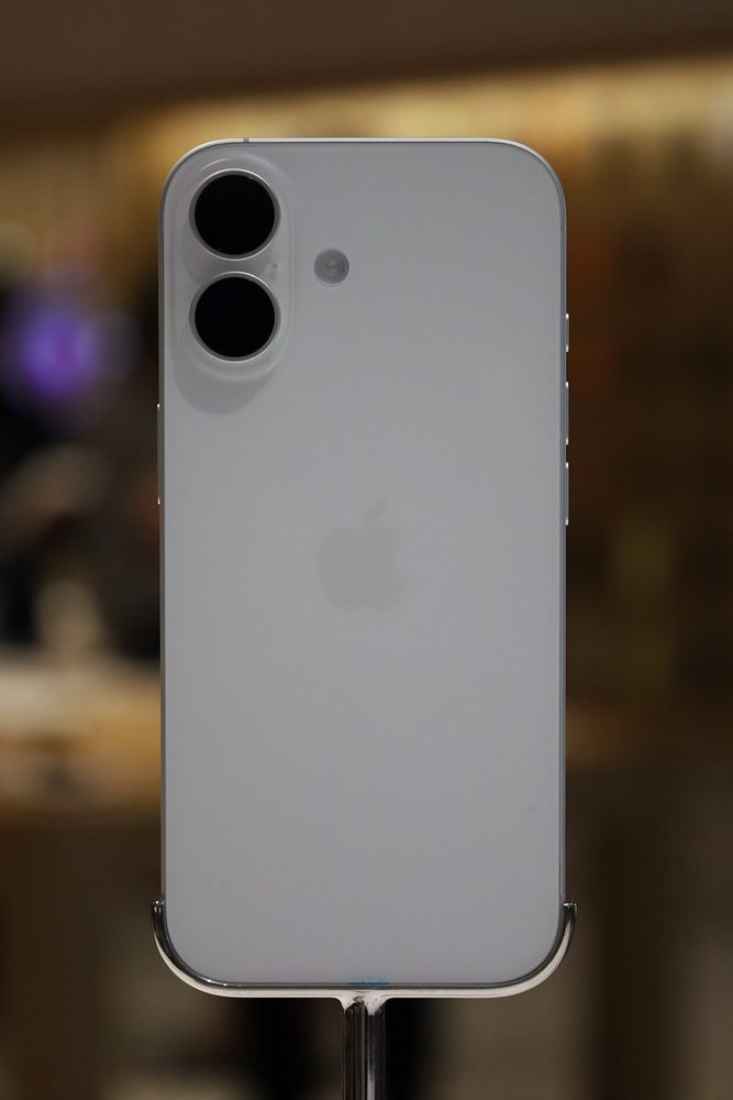 iPhone 17
